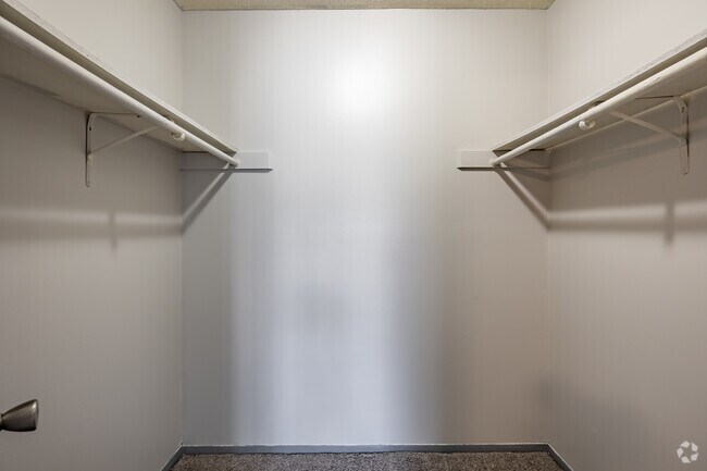 1BR, 1BA - 730SF - Kendall Place