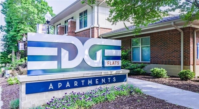 Photo - 111 Edgeway Dr