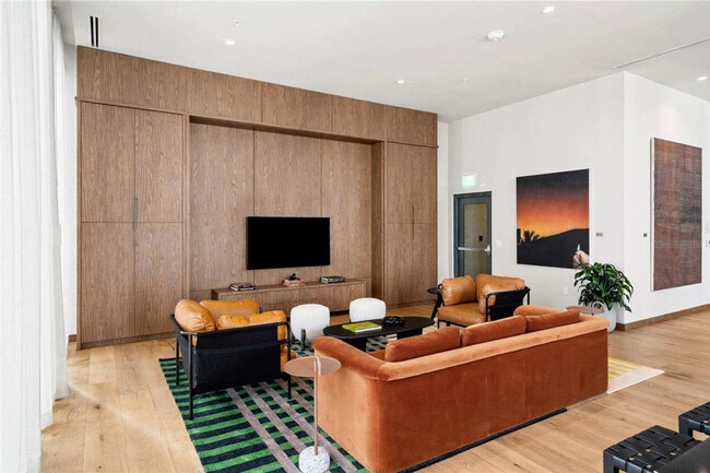 Photo - 11 NE 6th St Unit SI ID1391589P