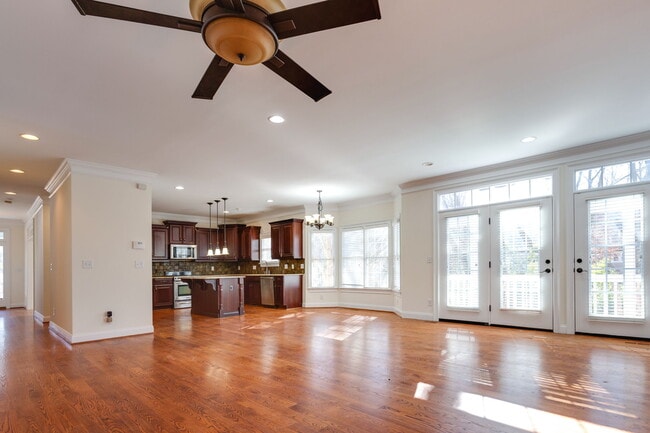 Building Photo - 1115 Marshall St