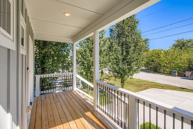 Photo - 5928 Carl Pl