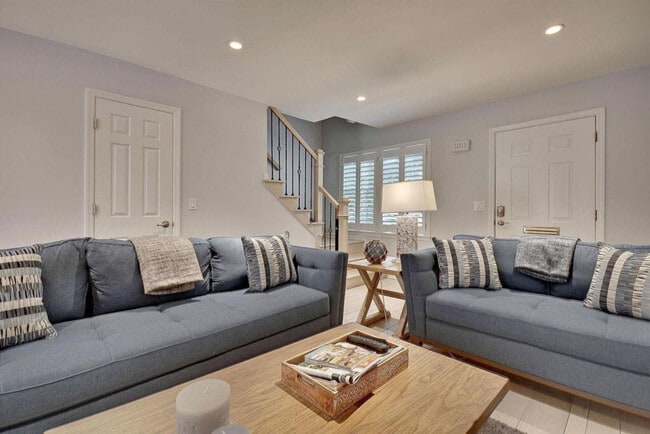 Photo - 169 1/2 King St Unit ID1325126P