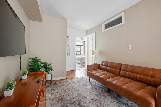 Building Photo - 309 W 28th St Unit SI ID1390073P