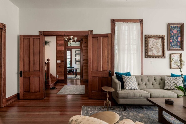 Photo - 1116 W 10th St Unit ID1292407P