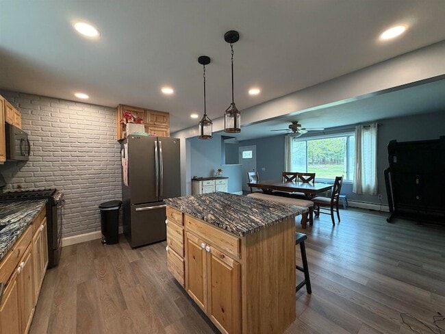 Photo - 34 B St