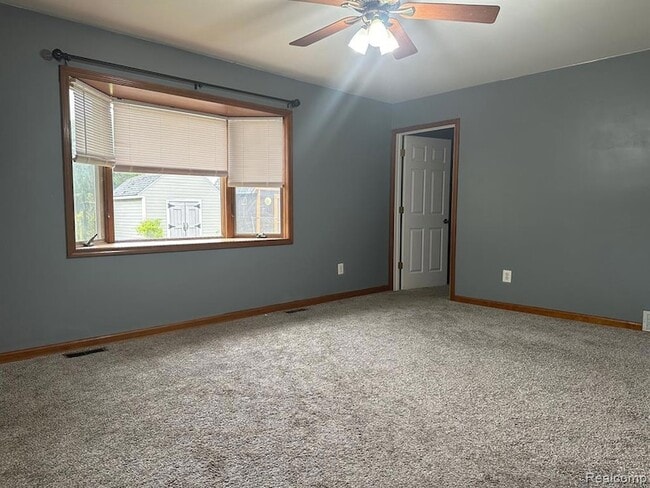 Photo - 29543 Eiffel Ave