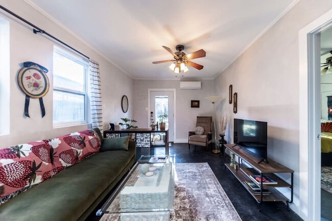 Building Photo - 619 N Clinton Ave Unit ID1019563P