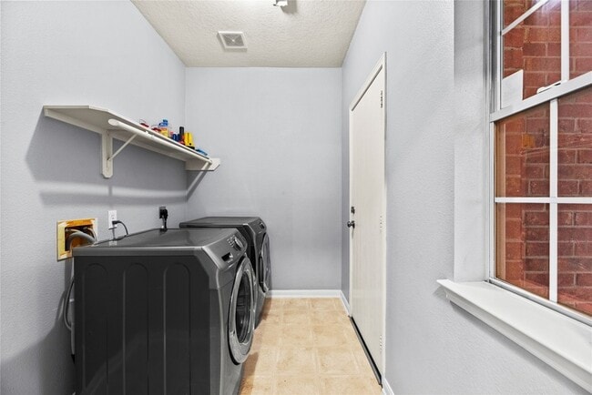 Photo - 9910 Pine Flats Dr