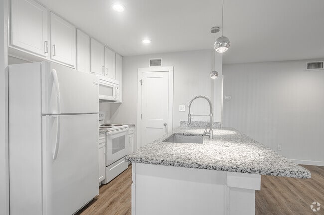 2BR, 1BA - 836SF - Mosswood Apartment Homes