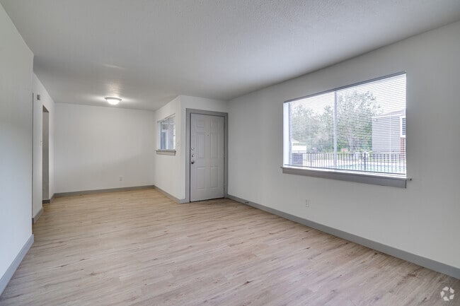 2BR, 1.5BA - 853SF - Lantana Apartments