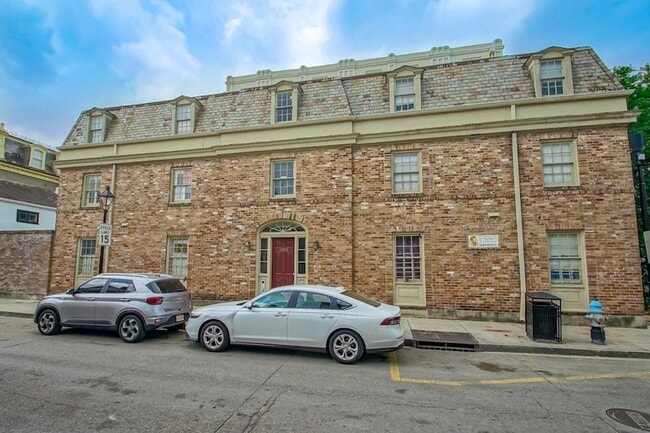 Building Photo - 1323 Dauphine St Unit 3