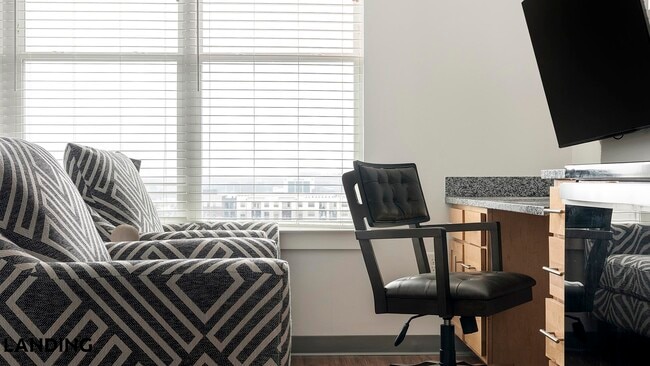 Building Photo - 302 13th St S Unit PH711