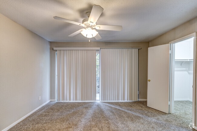 2BR, 1 1/2BA - 992SF - Bedroom - Pont Alba