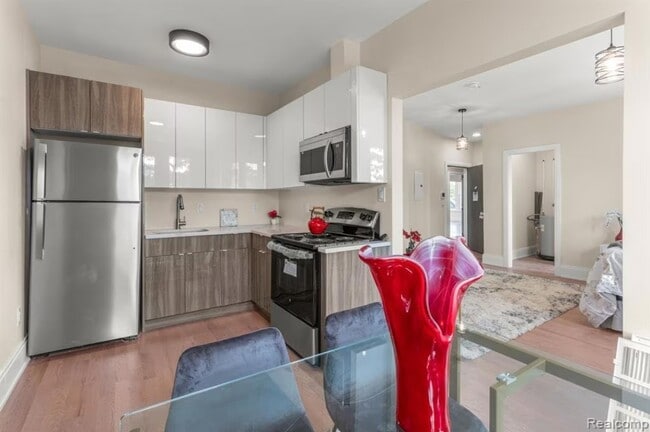 Kitchen Studio - Dearborn Apartments