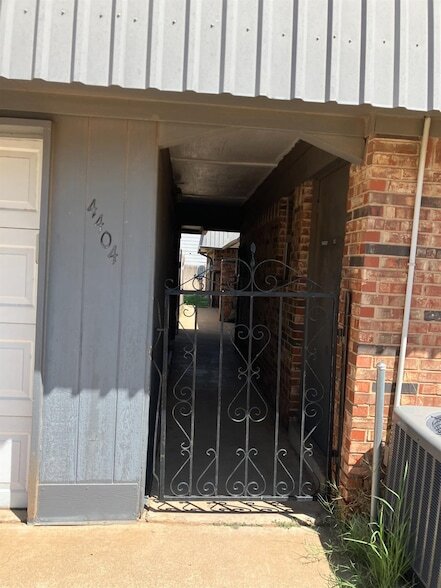 Photo - 4404 75th Dr Unit b