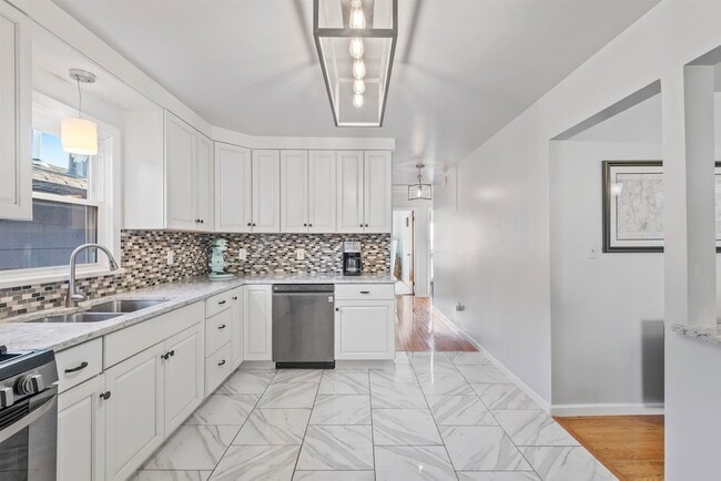 Photo - 290 Randolph Ave