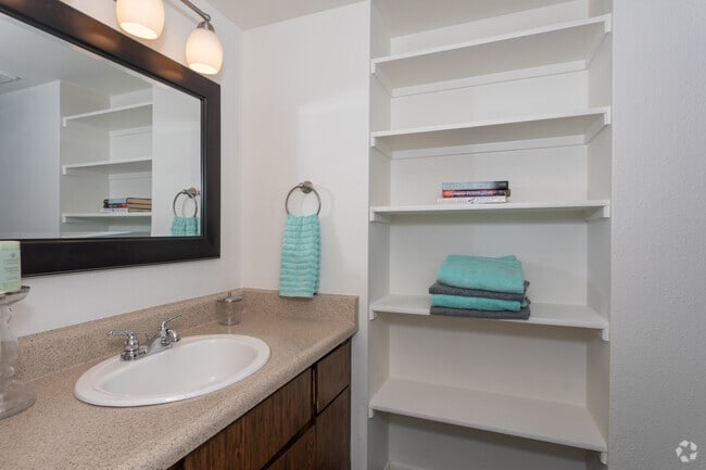 1BR, 1BA - 665 SF - Saguaro Villas
