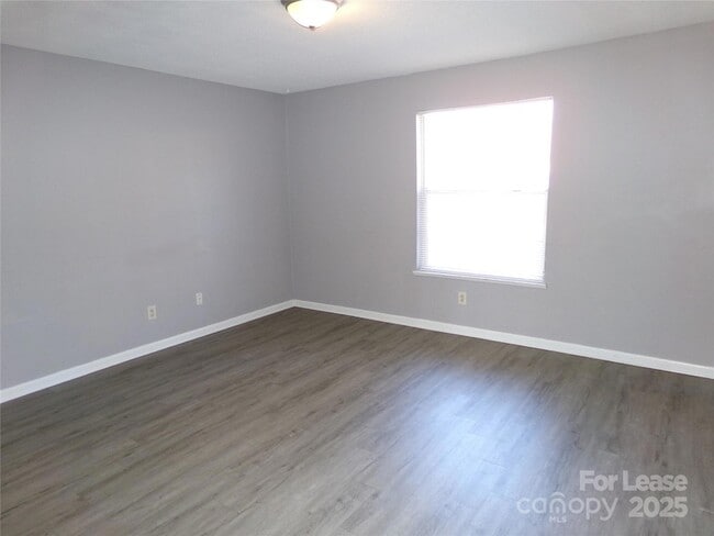 Photo - 1351 N 6th St