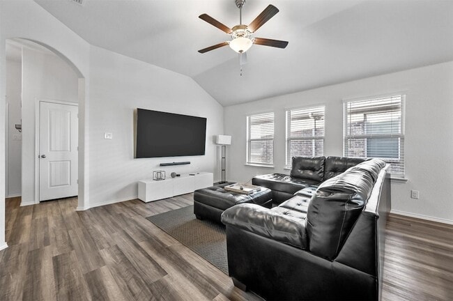 Photo - 424 Pollyann Trl