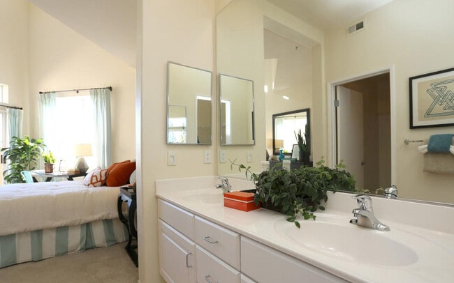 Photo - 5305 Toscana Way Unit ID1280510P