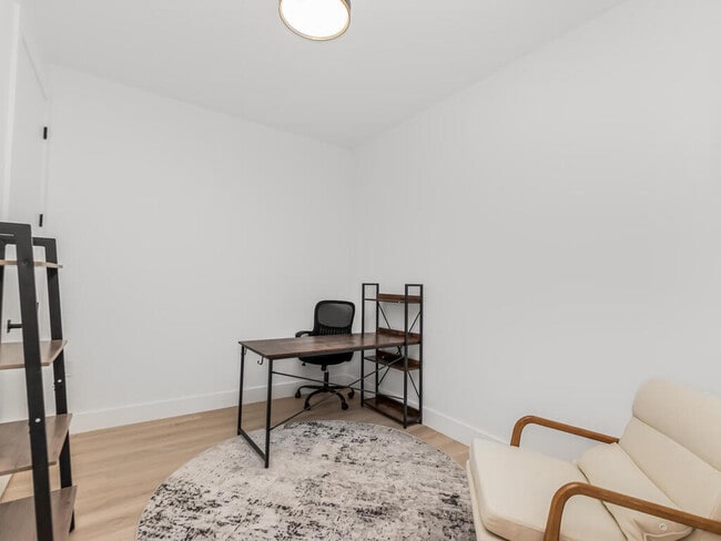 Den - 19 Livingston St