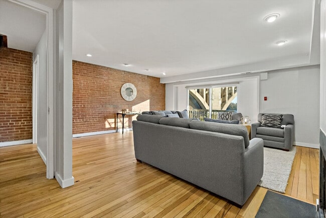Photo - 3303 Water St NW Unit SI ID1395461P