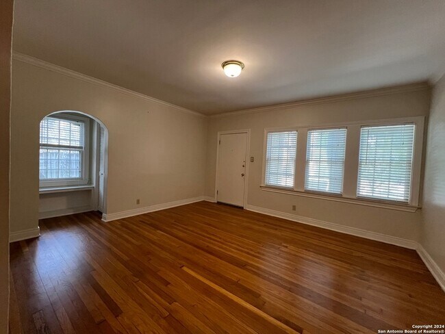 Photo - 308 E Rosewood Ave