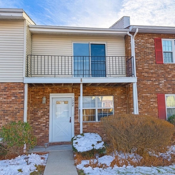 Building Photo - 276 Temple Hill Rd Unit 1704