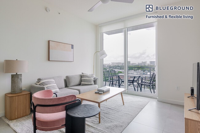 Building Photo - 729 NW 2nd St Unit FL8-ID161