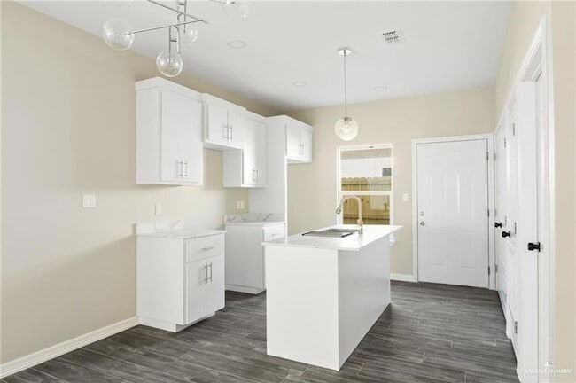 Photo - 5701 Notre Dame Ave Unit 4