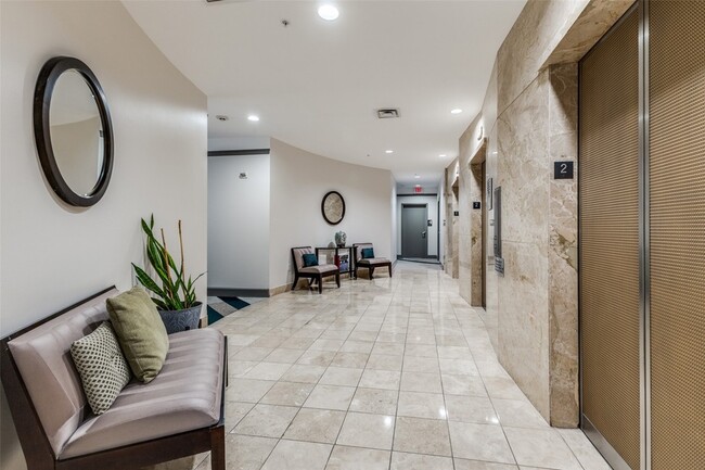 Photo - 1505 Elm St Unit 204