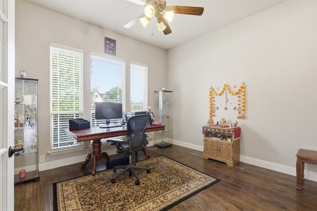 Photo - 2304 Lynbridge Dr