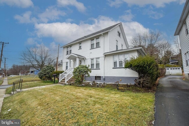 Photo - 2612 Olyphant Ave