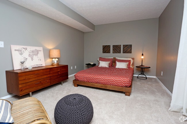 1BR, 1BA - 710 SF - Bedroom - Woodbridge
