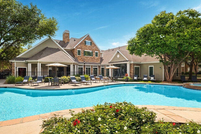 Building Photo - The Lodge At Shavano Park