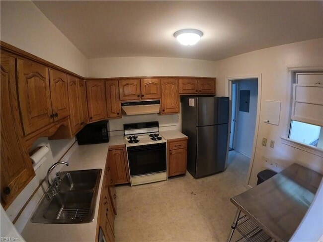 Photo - 1725 W 49th St