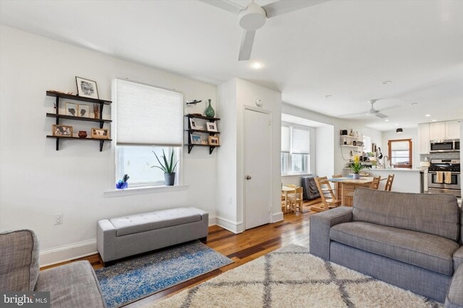 Photo - 322 Woodbine Ave