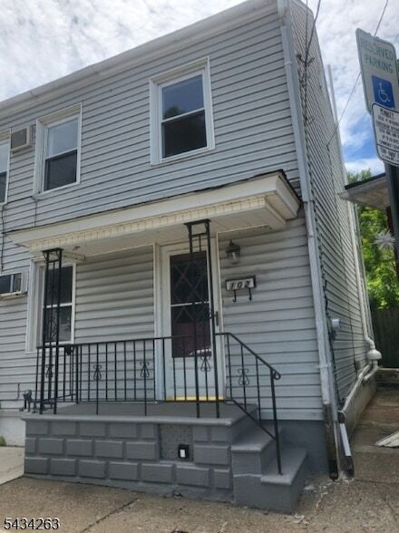Photo - 102 Mercer St