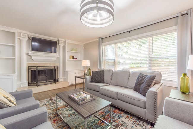 Building Photo - 455 Cove Dr NE Unit ID1019255P