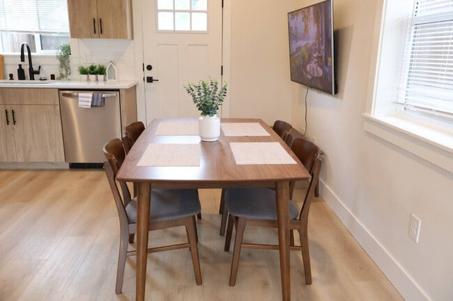 Photo - 204 E 35th St Unit ID1334340P