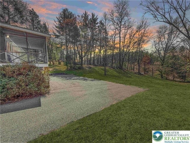 Photo - 308 Hemlock Ln