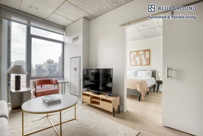 Photo - 311 W Illinois St Unit SI FL18-ID824