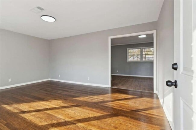 Photo - 269 Elks St