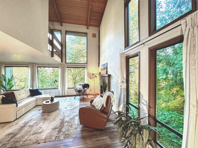 Building Photo - 5504 NE 190th St Unit ID1035870P