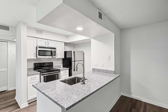 Building Photo - The Landing at Herndon