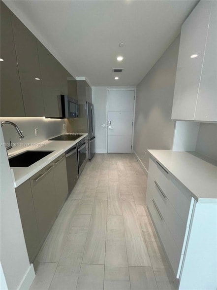 Photo - 2000 Metropica Wy Unit 308