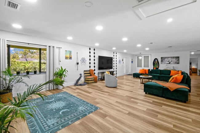 Building Photo - 13014 46th Ct N Unit ID1326861P