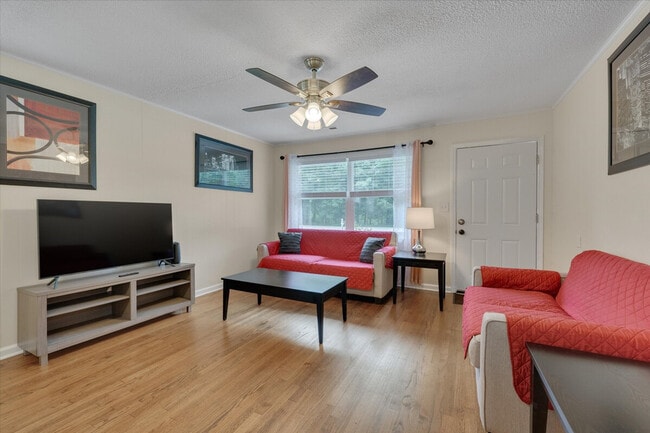 Building Photo - 210 Parthenia Dr Unit ID1388444P