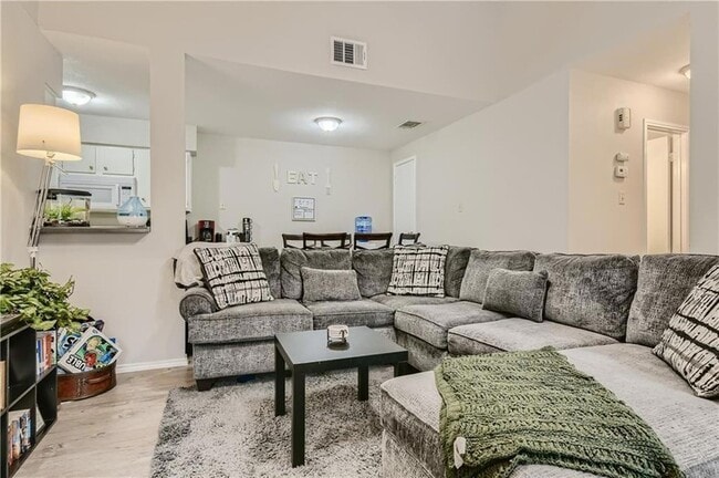 Photo - 2126 Redwing Way