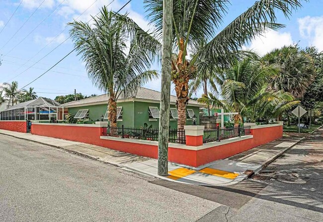 Photo - 532 N Palmway